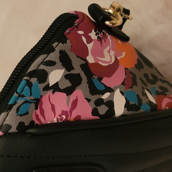 New Betsy Johnson Purse - Picture 3 of 10